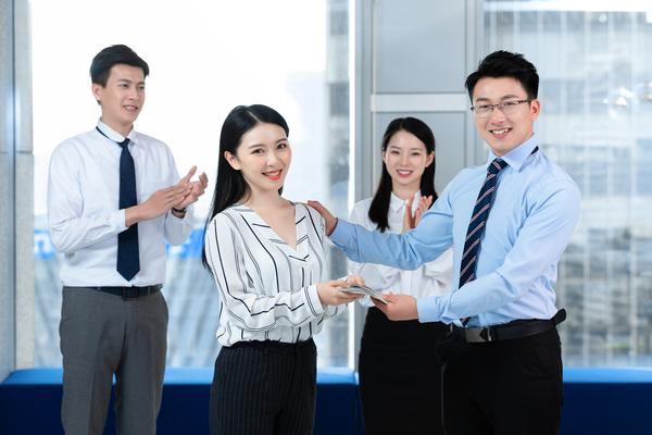 短期均衡条件:完全竞争行业中的经济分析 图2
