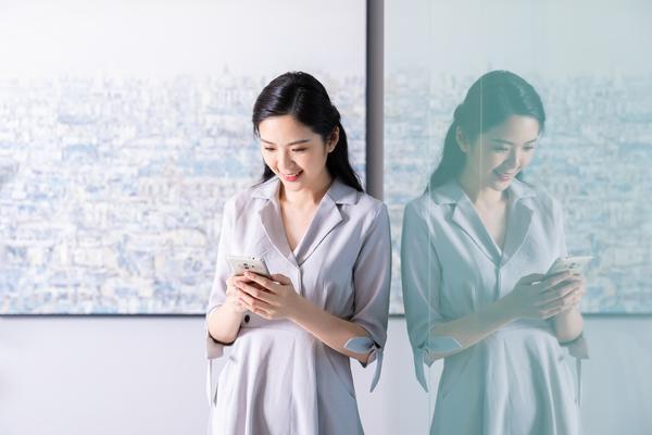 《办公文员行业未来发展趋势：从传统到智能化、高效化的转型》 图2