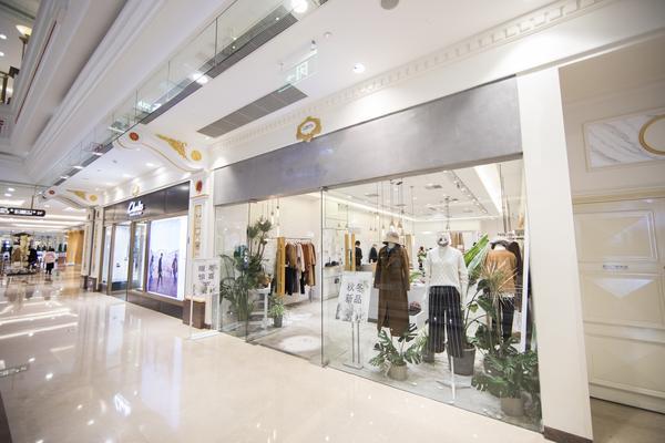 女性服装行业:流量趋势与消费者洞察 图1