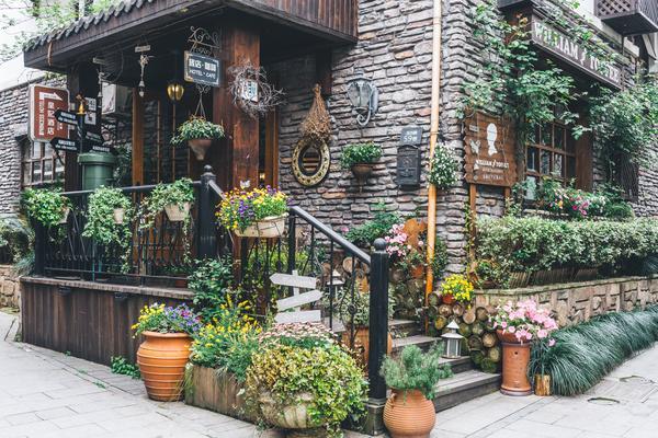 探索未来酒店：科幻元素融入现代旅游业的创新实践图1