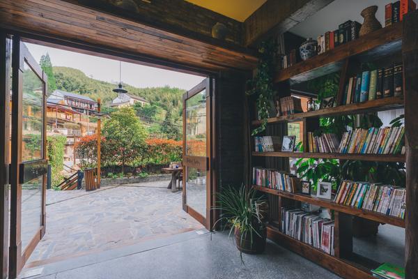 《导游市场调研报告：探寻旅游业发展之路与策略建议》图1