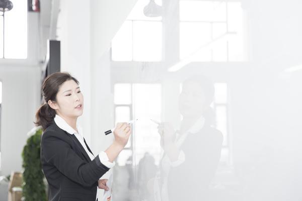 律师行业竞争力分析：行业现状与前景展望 图2