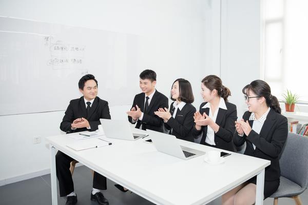 商业计划书PPT团队介绍：展示企业核心成员的精彩瞬间 图2