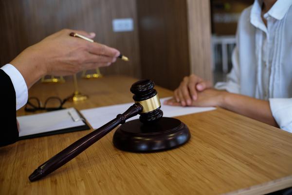《商务律师市场需求持续升温：专业人才备受瞩目》 图2