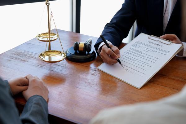 《商业计划书一般由谁撰写：企业内部人员还是外部专业团队？》 图2