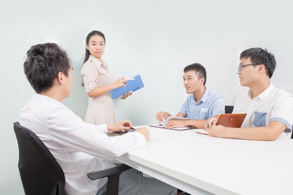 国内外行业竞争分析：项目融资与企业贷款领域的深度洞察 图2